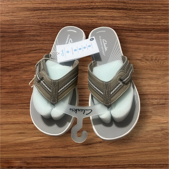 Clarks Cloudsteppers Sandals in Gray and White - Picture 3 of 4